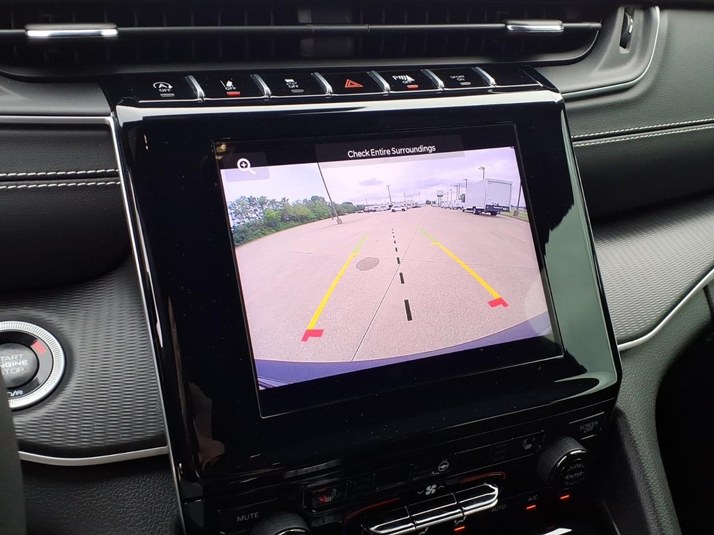 Jeep Grand Cherokee Vehicle Full-screen Gallery Image 9