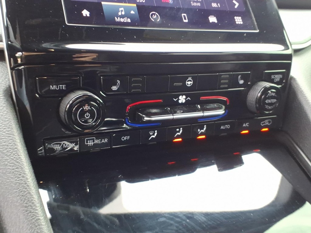 Jeep Grand Cherokee Vehicle Full-screen Gallery Image 10