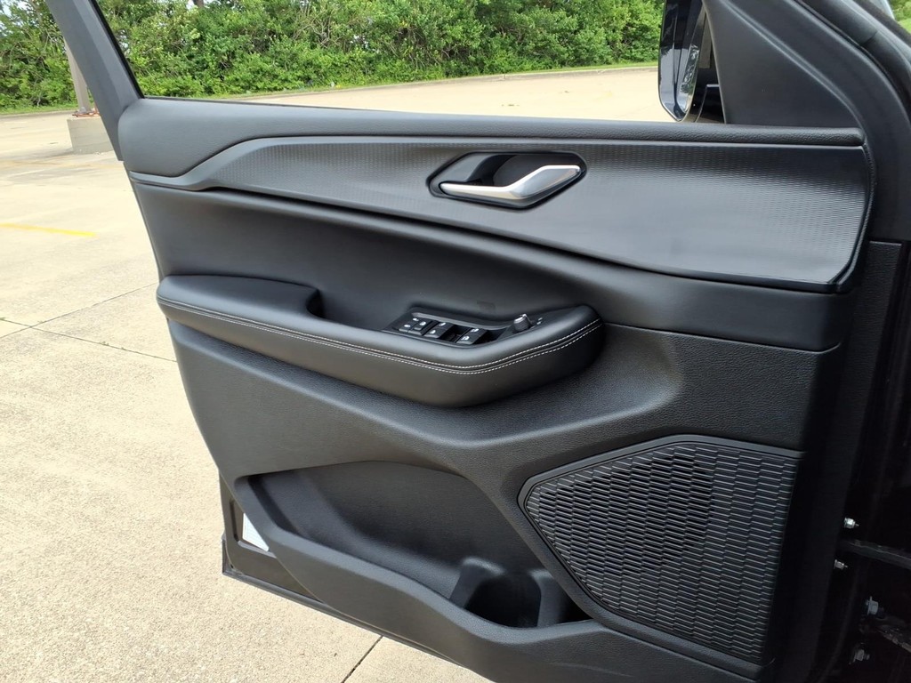 Jeep Grand Cherokee Vehicle Full-screen Gallery Image 15