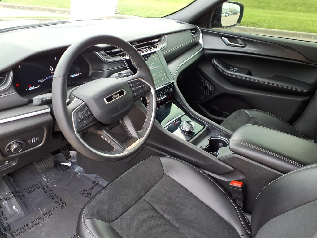 Jeep Grand Cherokee Vehicle Full-screen Gallery Image 16