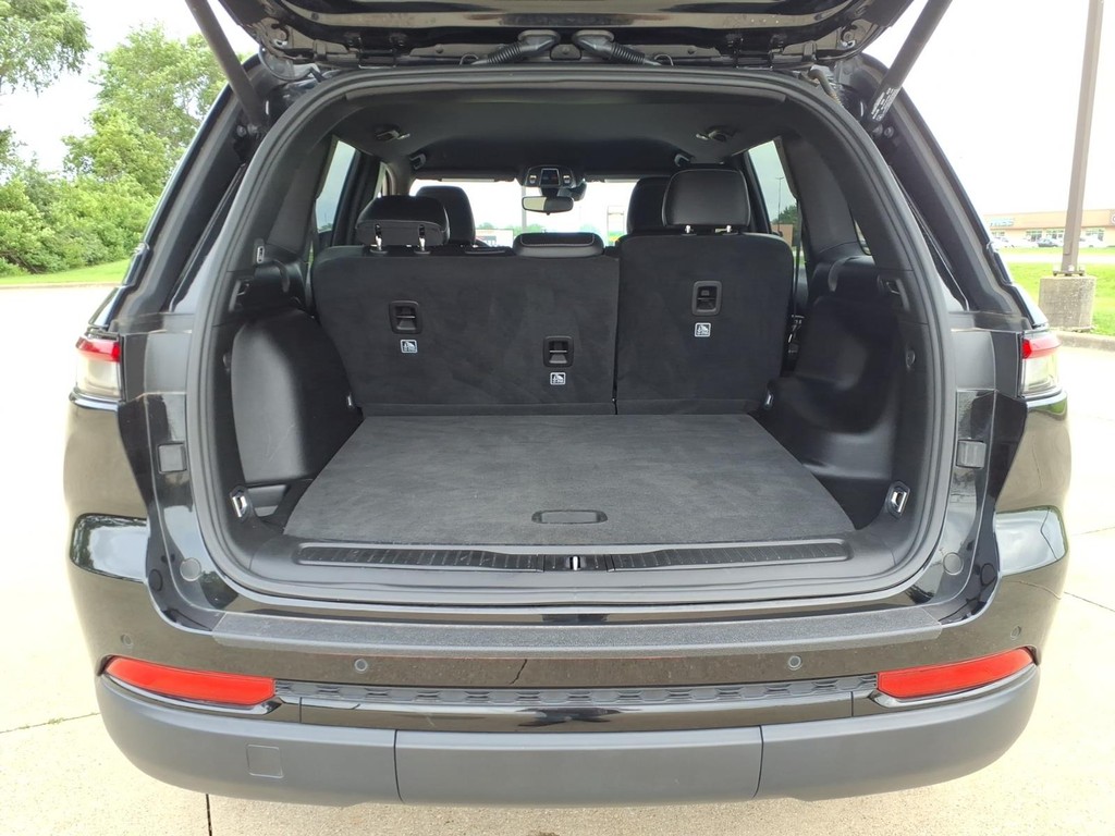 Jeep Grand Cherokee Vehicle Full-screen Gallery Image 18