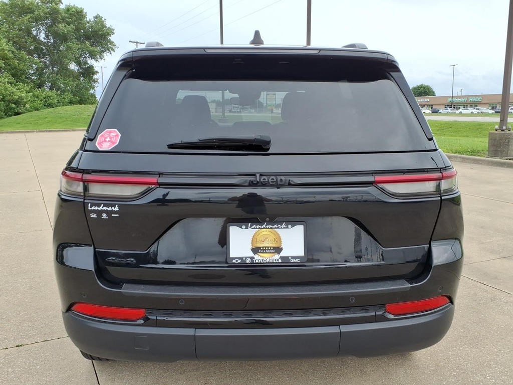 Jeep Grand Cherokee Vehicle Full-screen Gallery Image 19