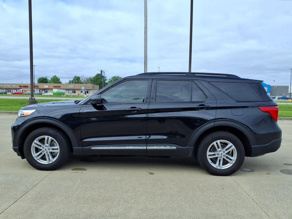 Ford Explorer Vehicle Full-screen Gallery Image 2