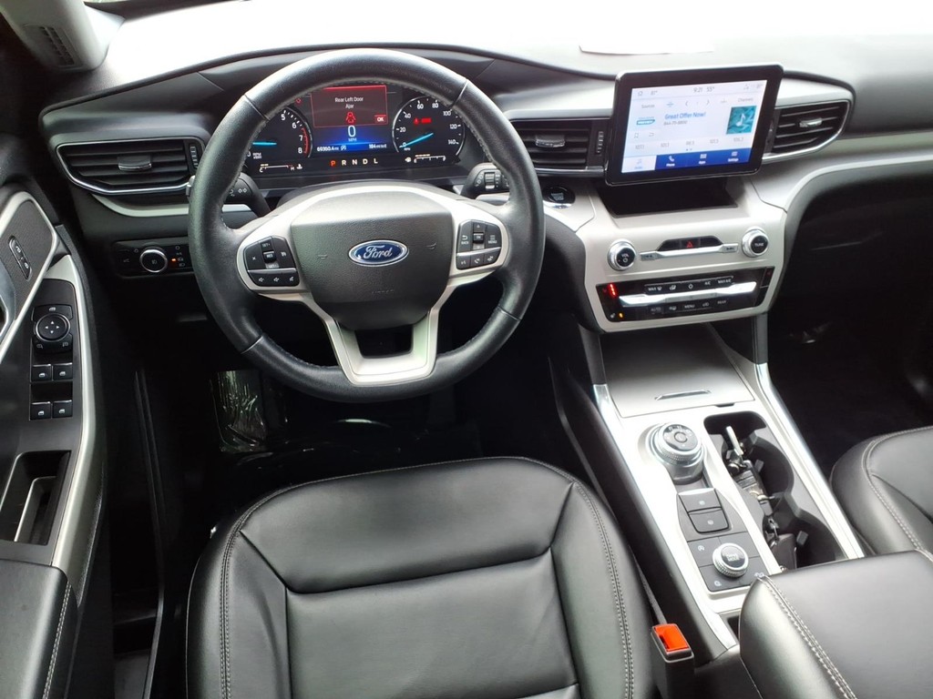 Ford Explorer Vehicle Full-screen Gallery Image 7