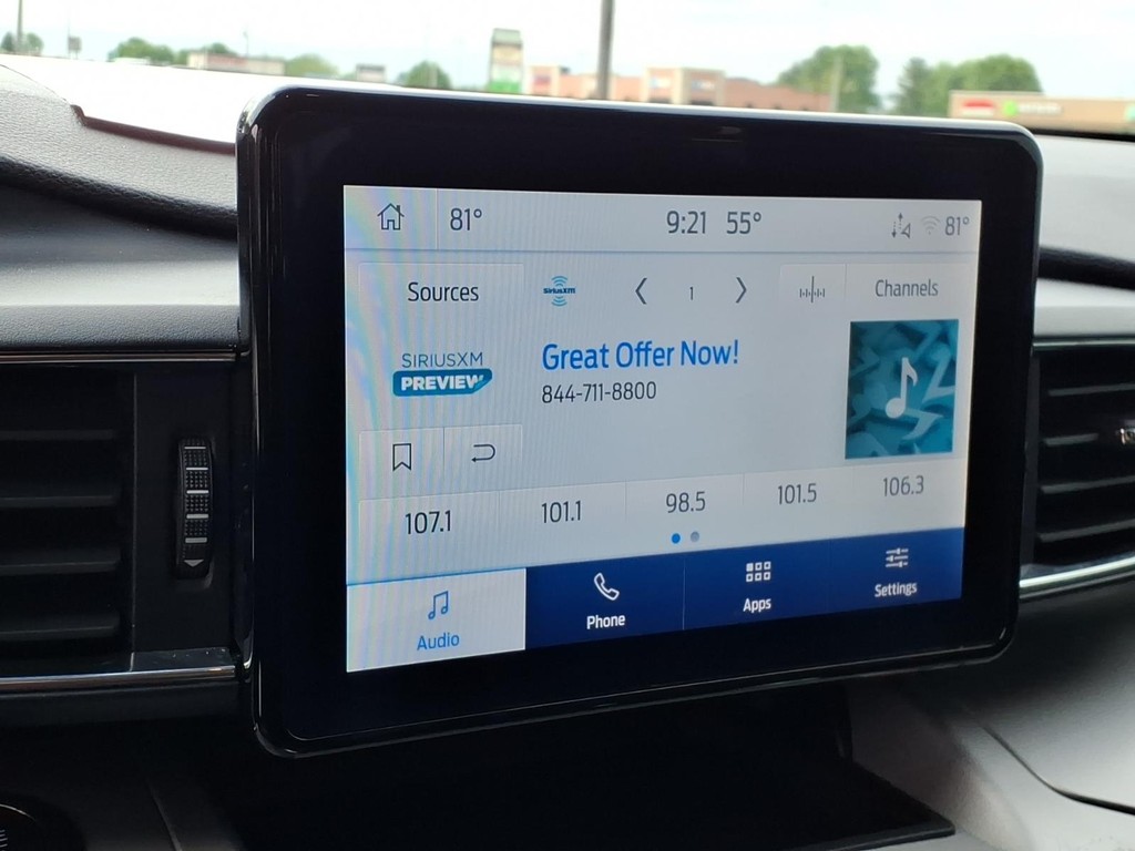 Ford Explorer Vehicle Full-screen Gallery Image 8
