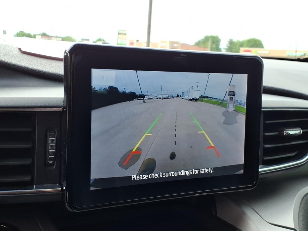 Ford Explorer Vehicle Full-screen Gallery Image 9
