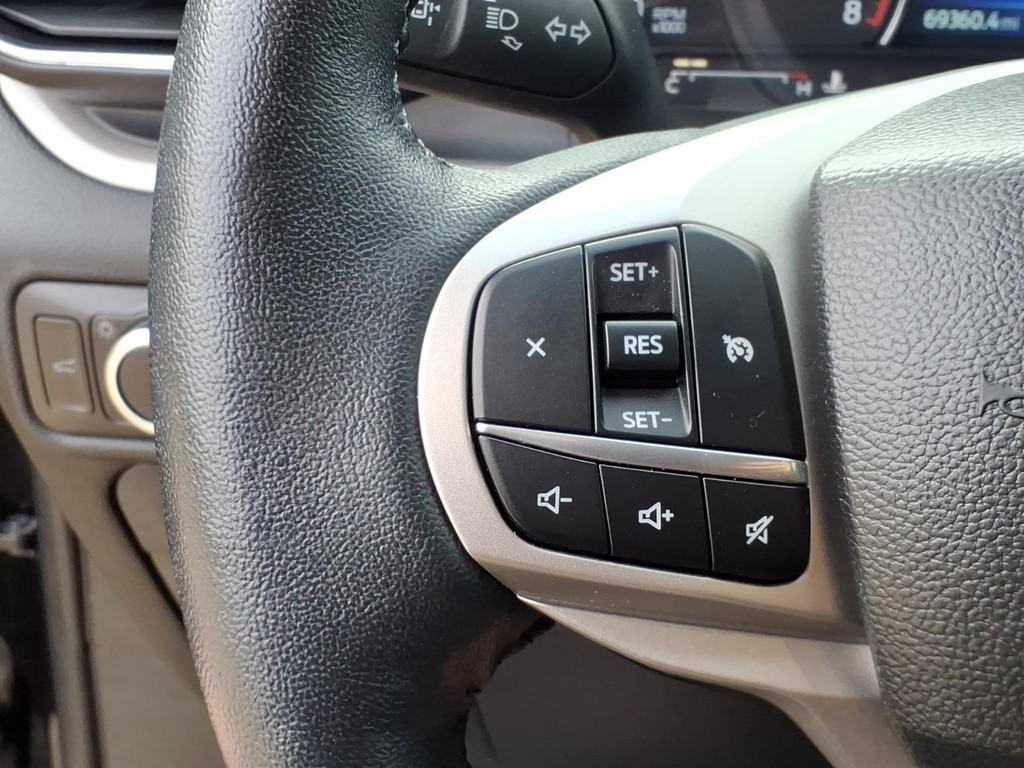 Ford Explorer Vehicle Full-screen Gallery Image 12
