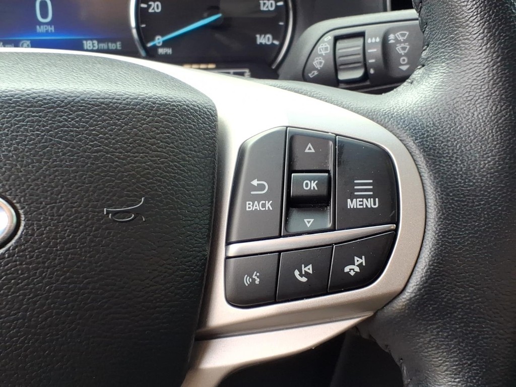 Ford Explorer Vehicle Full-screen Gallery Image 13