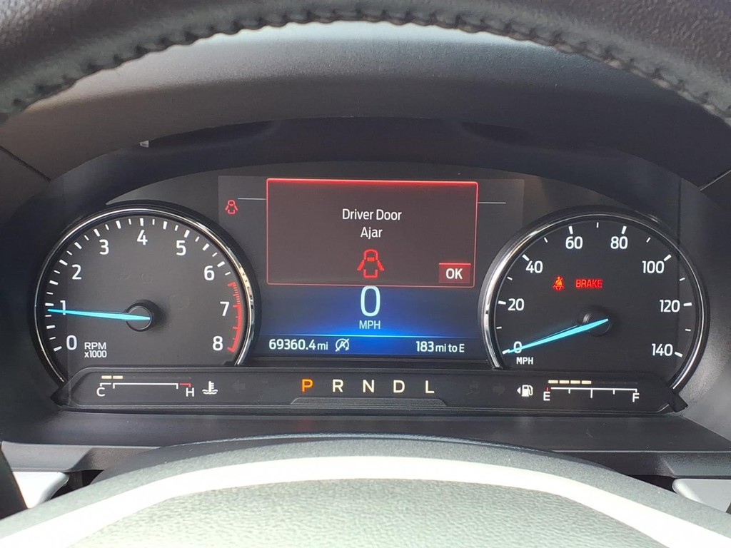 Ford Explorer Vehicle Full-screen Gallery Image 14