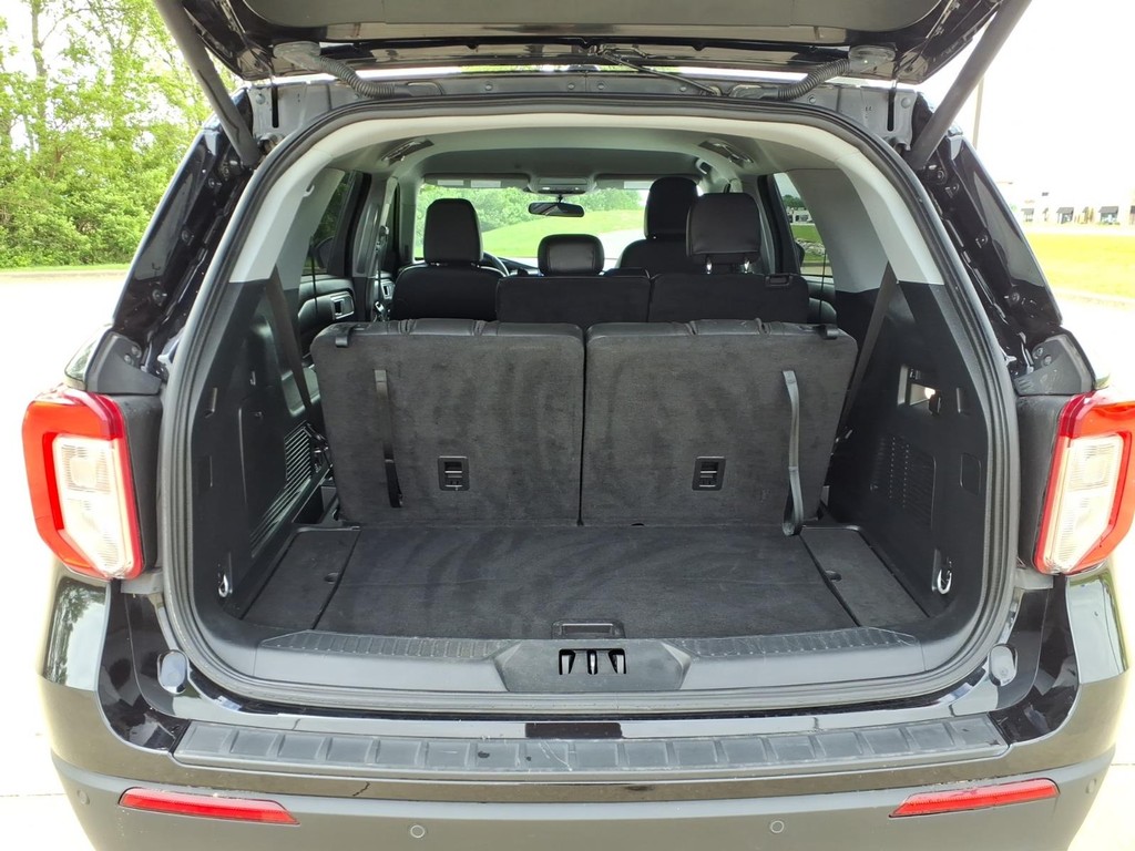 Ford Explorer Vehicle Full-screen Gallery Image 19