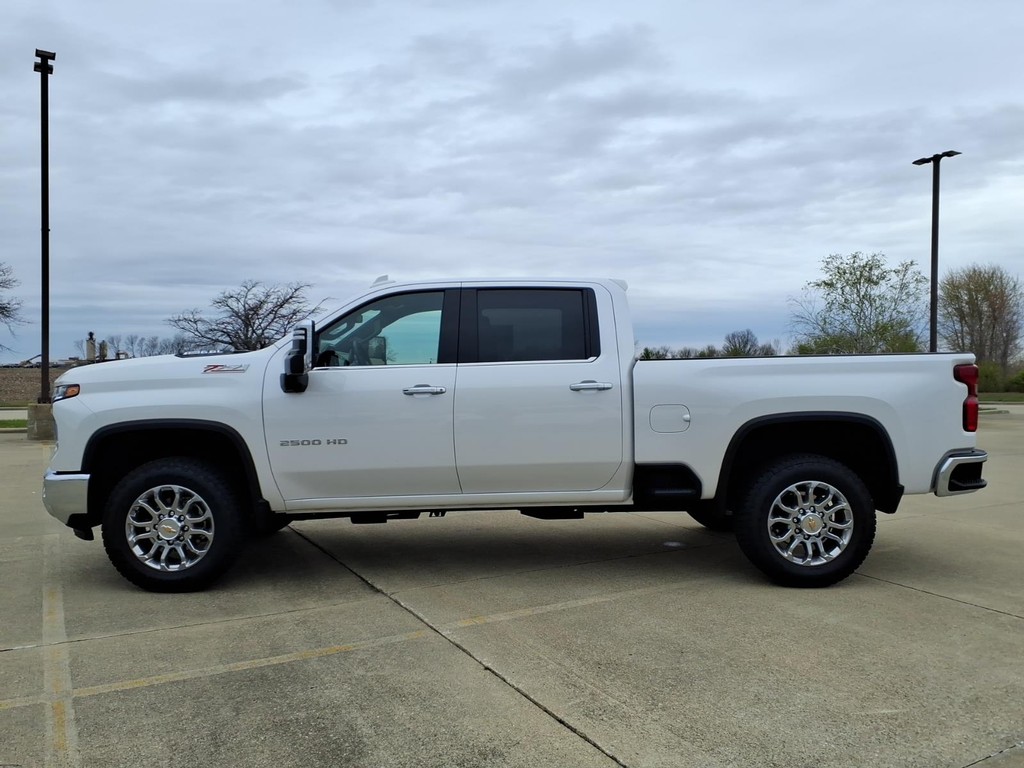 Chevrolet Silverado 2500HD Vehicle Full-screen Gallery Image 02