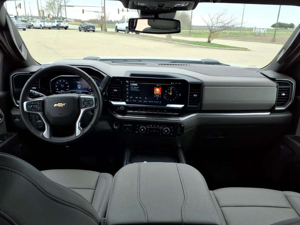 Chevrolet Silverado 2500HD Vehicle Full-screen Gallery Image 04