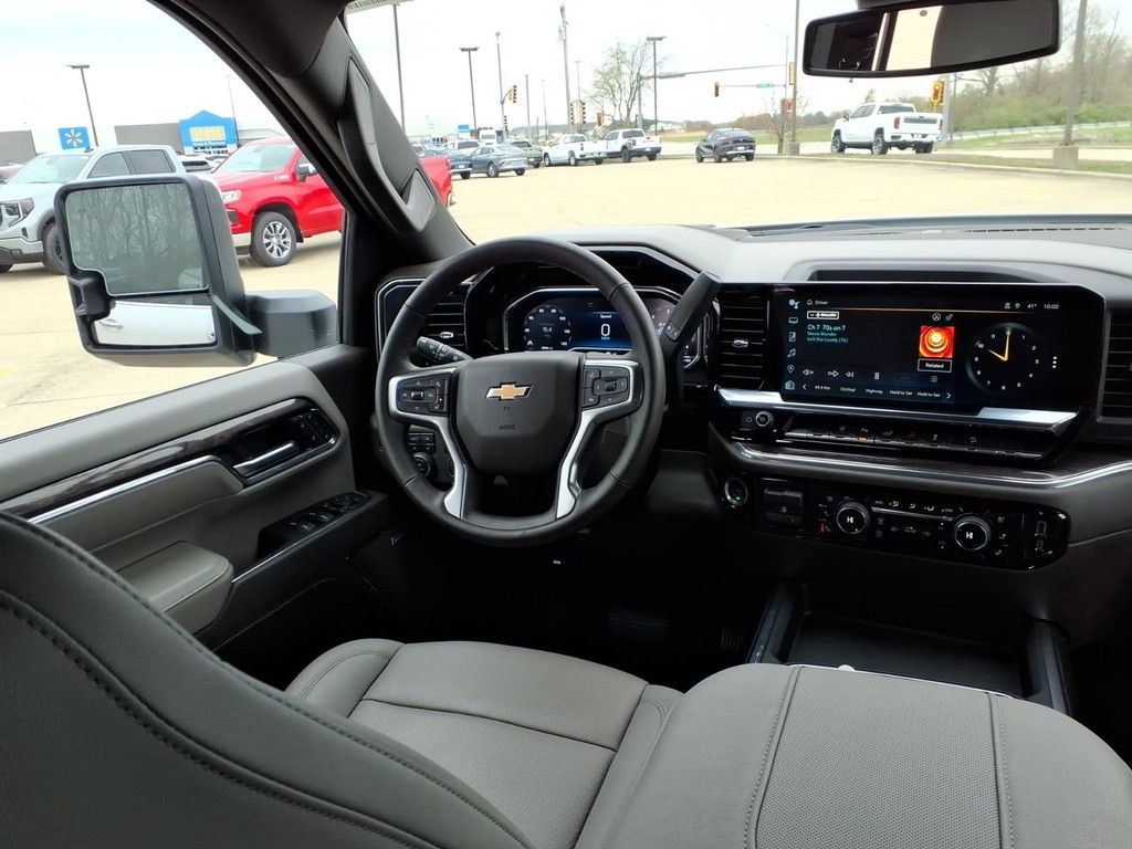 Chevrolet Silverado 2500HD Vehicle Full-screen Gallery Image 06