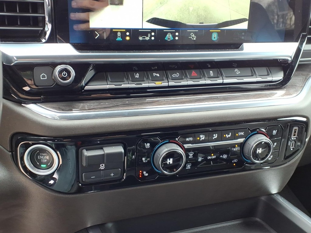 Chevrolet Silverado 2500HD Vehicle Full-screen Gallery Image 10