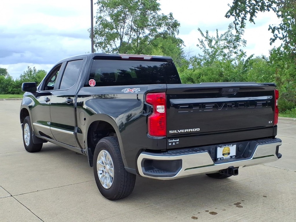 Chevrolet Silverado 1500 Vehicle Full-screen Gallery Image 3