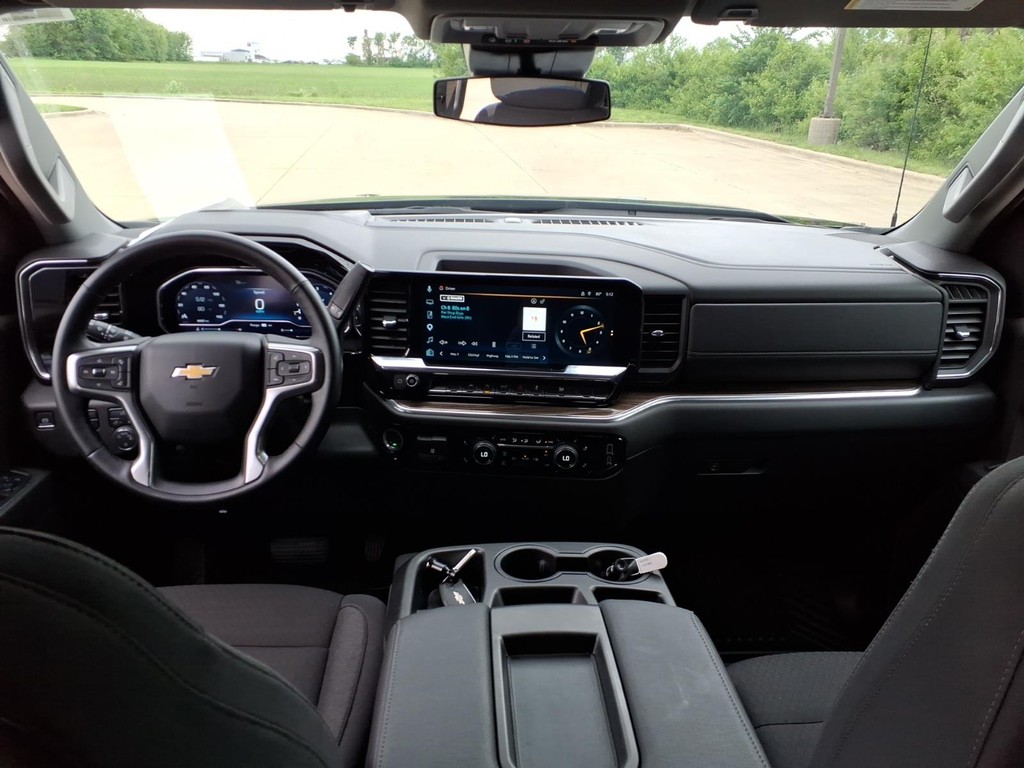 Chevrolet Silverado 1500 Vehicle Full-screen Gallery Image 4