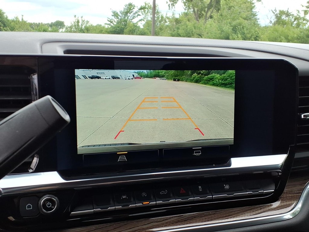 Chevrolet Silverado 1500 Vehicle Full-screen Gallery Image 9