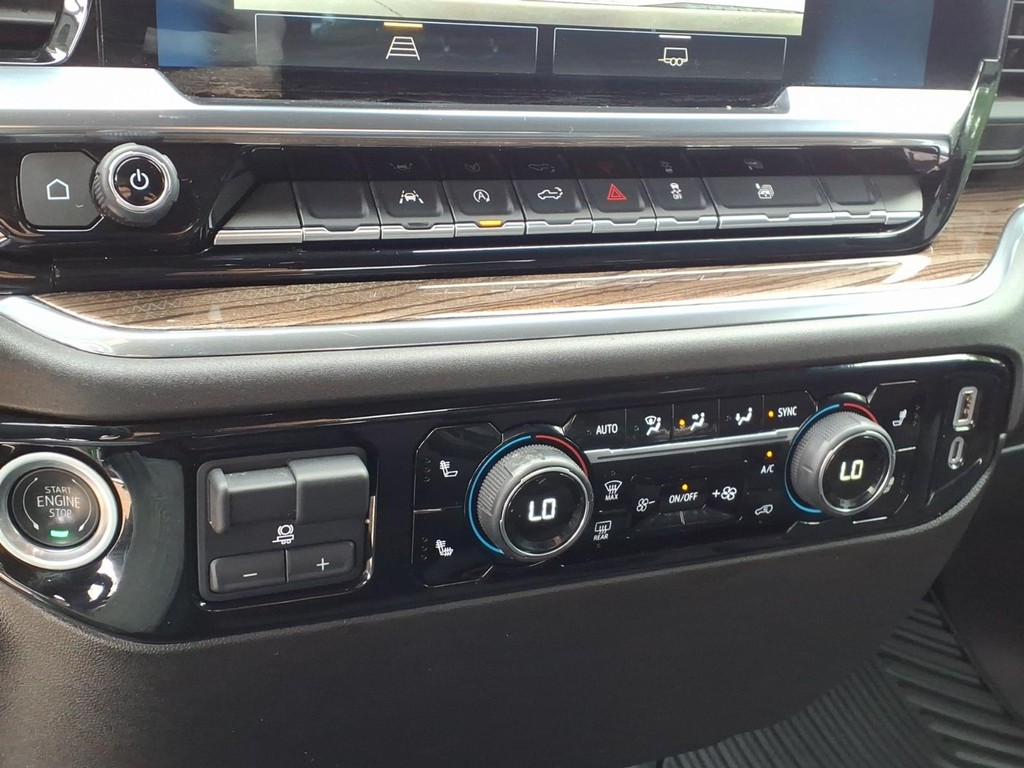 Chevrolet Silverado 1500 Vehicle Full-screen Gallery Image 10
