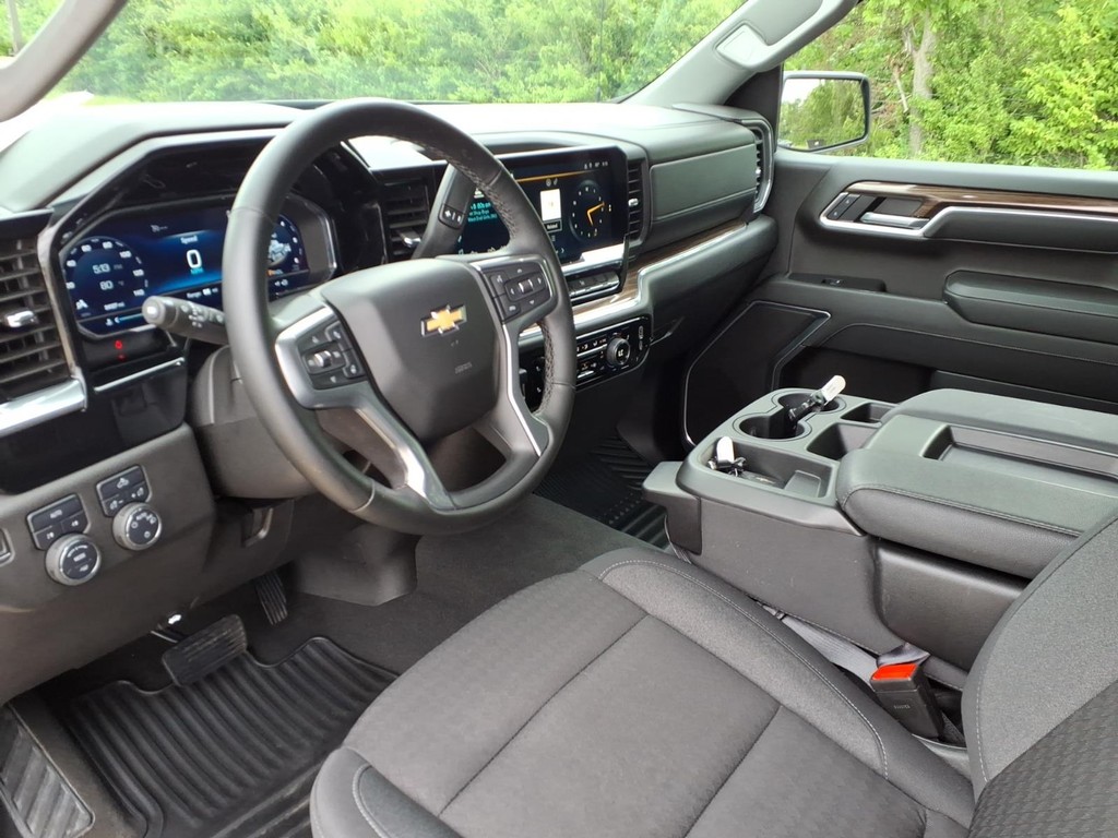 Chevrolet Silverado 1500 Vehicle Full-screen Gallery Image 16