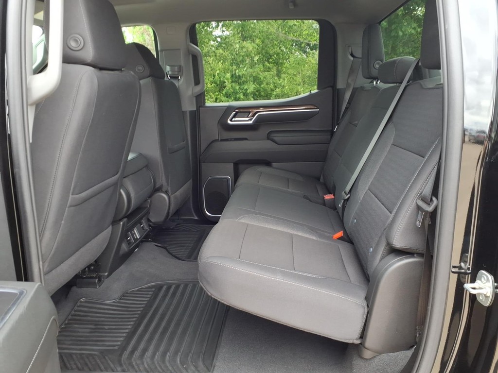 Chevrolet Silverado 1500 Vehicle Full-screen Gallery Image 17