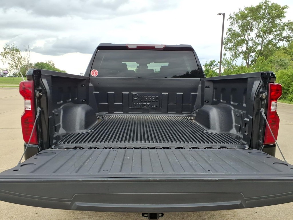 Chevrolet Silverado 1500 Vehicle Full-screen Gallery Image 18