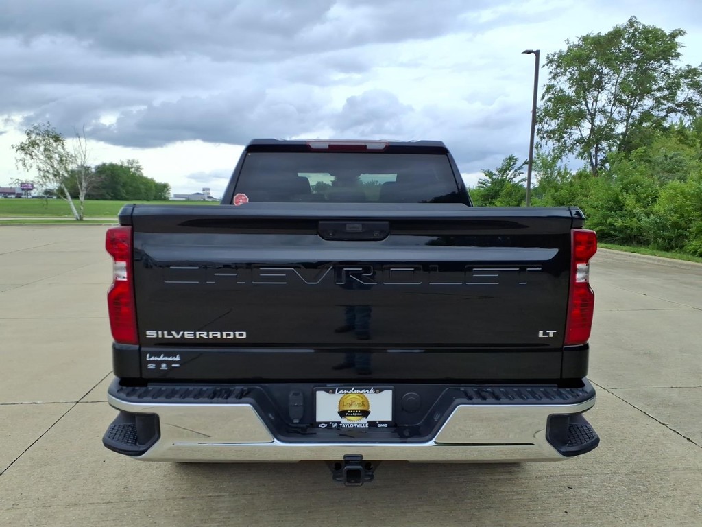 Chevrolet Silverado 1500 Vehicle Full-screen Gallery Image 19