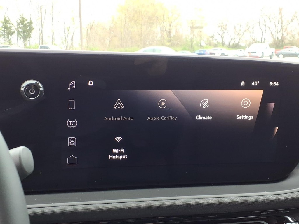 Buick Envista Vehicle Full-screen Gallery Image 8