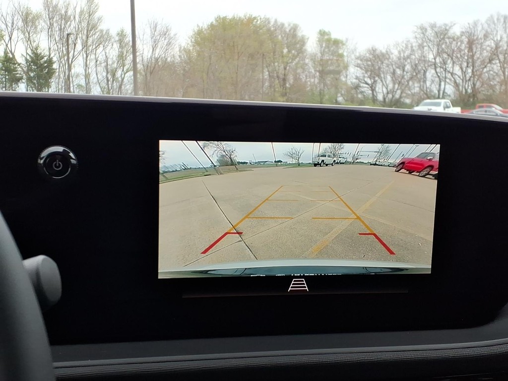 Buick Envista Vehicle Full-screen Gallery Image 9