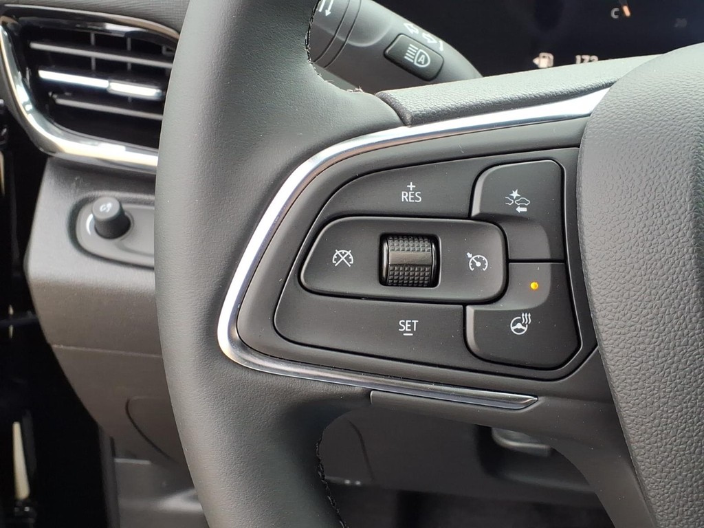 Buick Envista Vehicle Full-screen Gallery Image 12