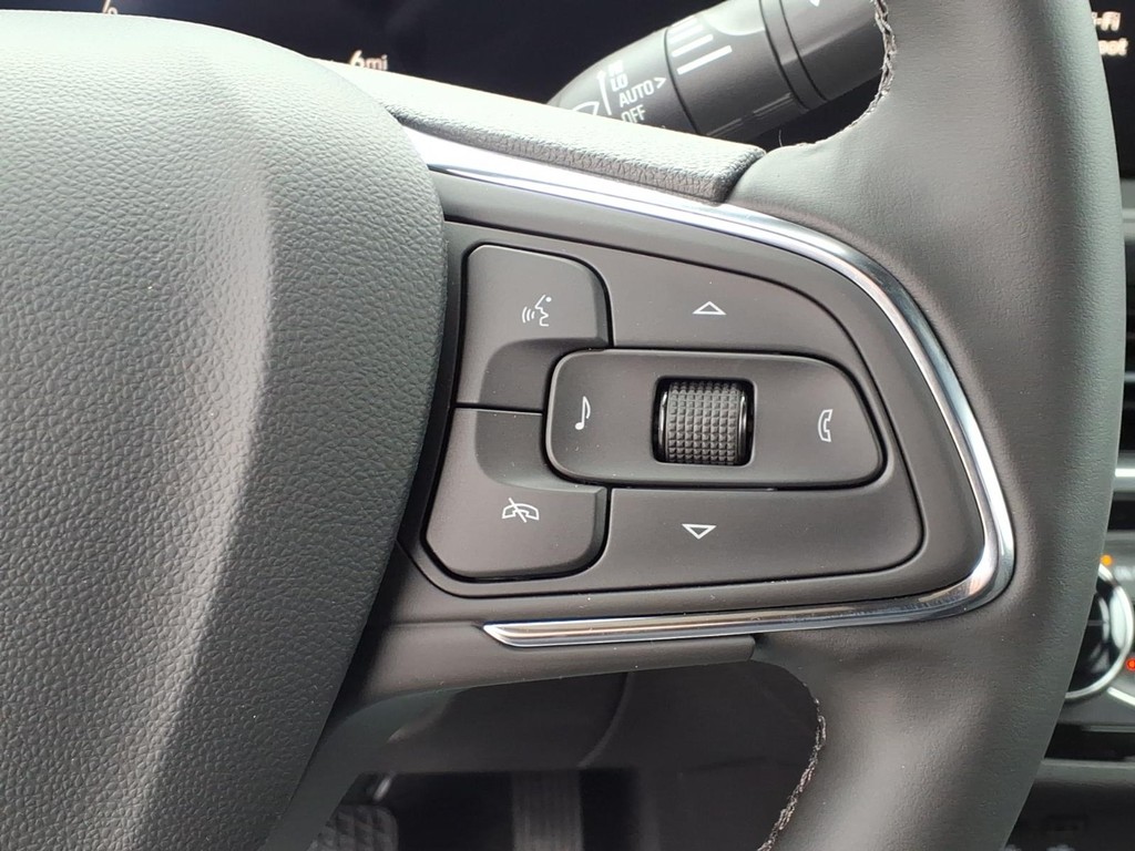 Buick Envista Vehicle Full-screen Gallery Image 13