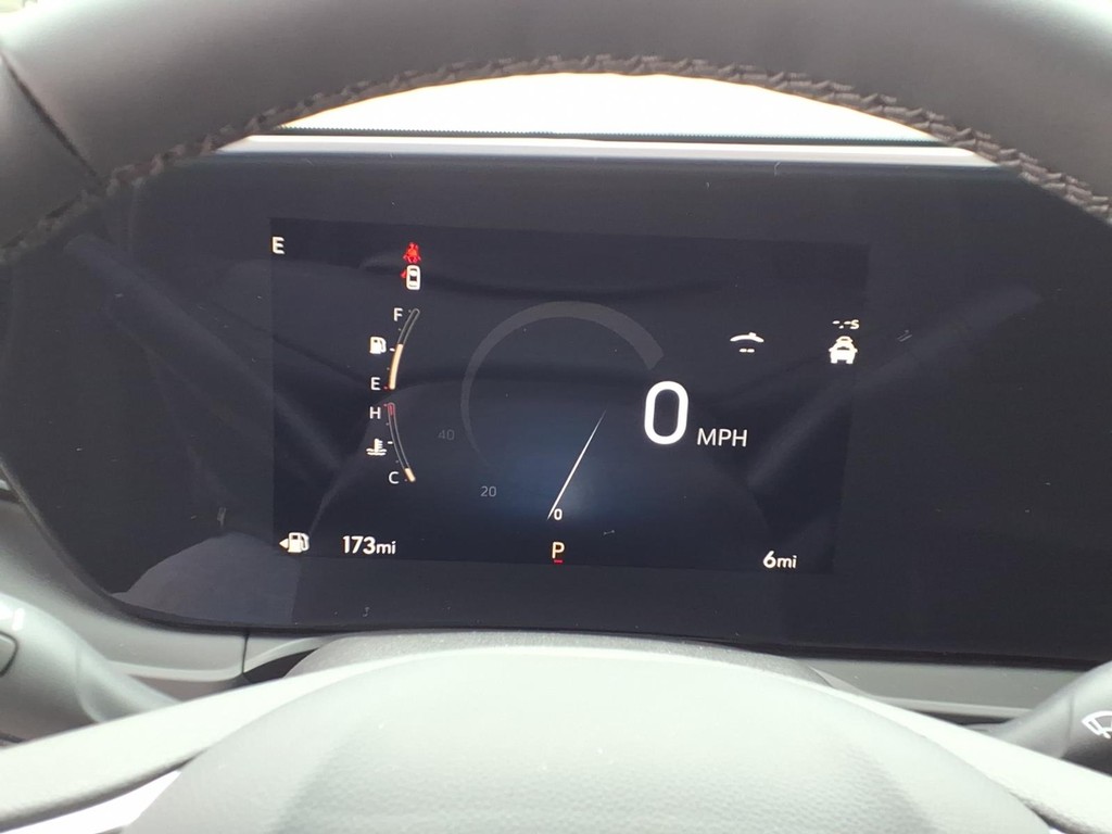 Buick Envista Vehicle Full-screen Gallery Image 14