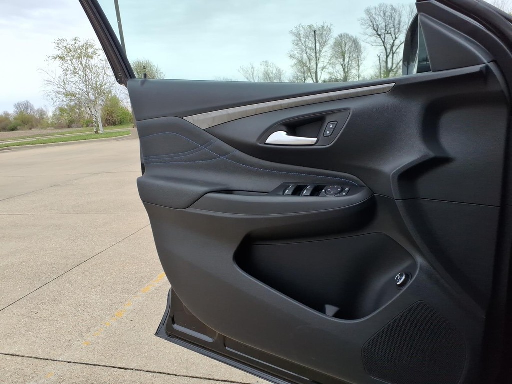 Buick Envista Vehicle Full-screen Gallery Image 15