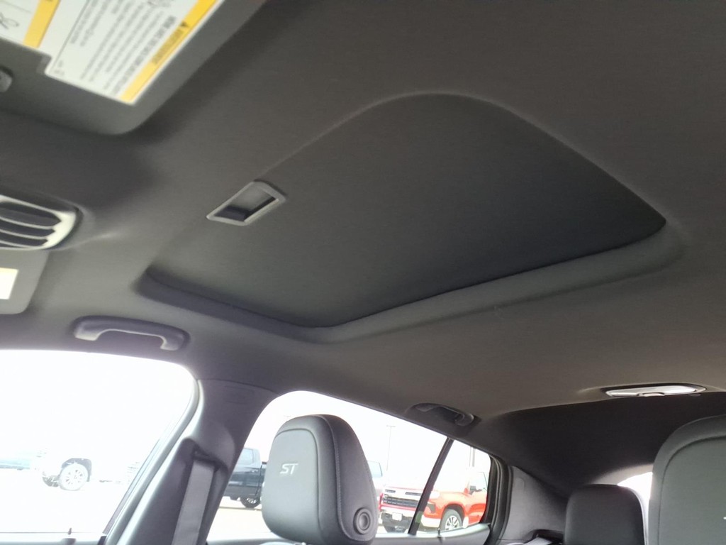 Buick Envista Vehicle Full-screen Gallery Image 17