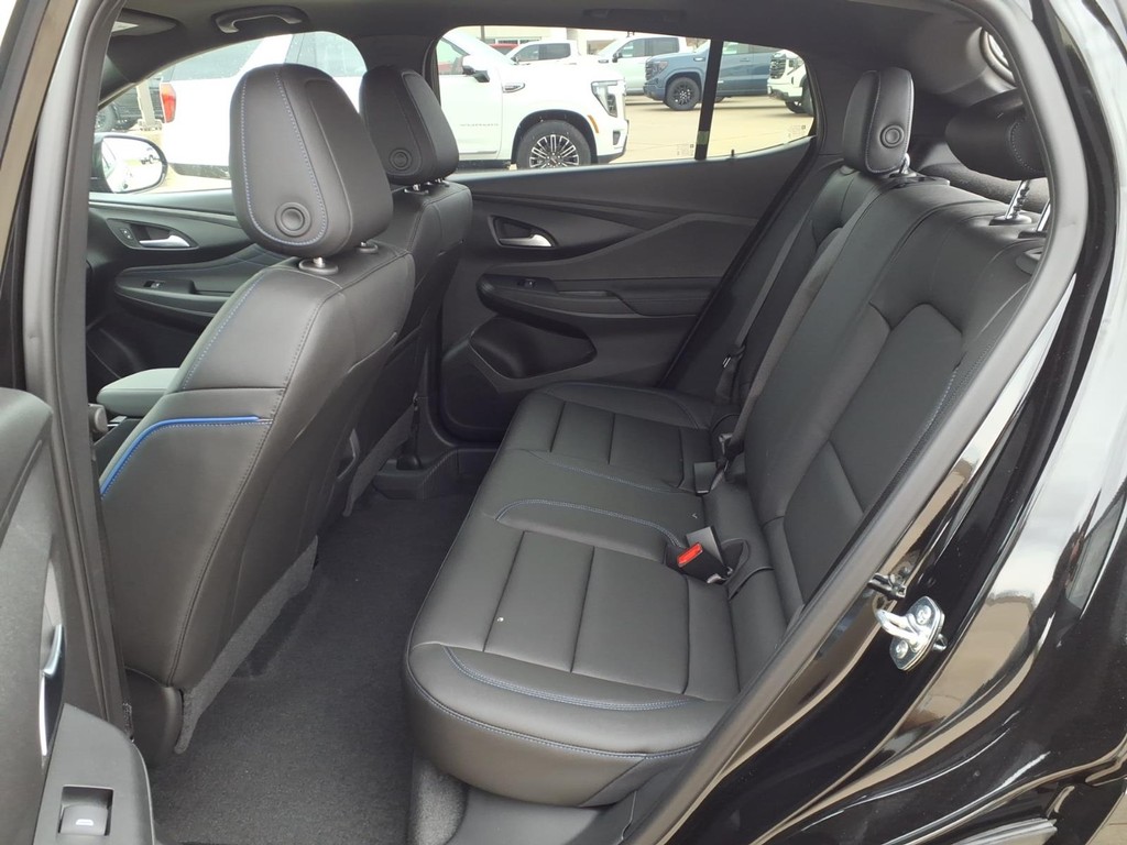 Buick Envista Vehicle Full-screen Gallery Image 18
