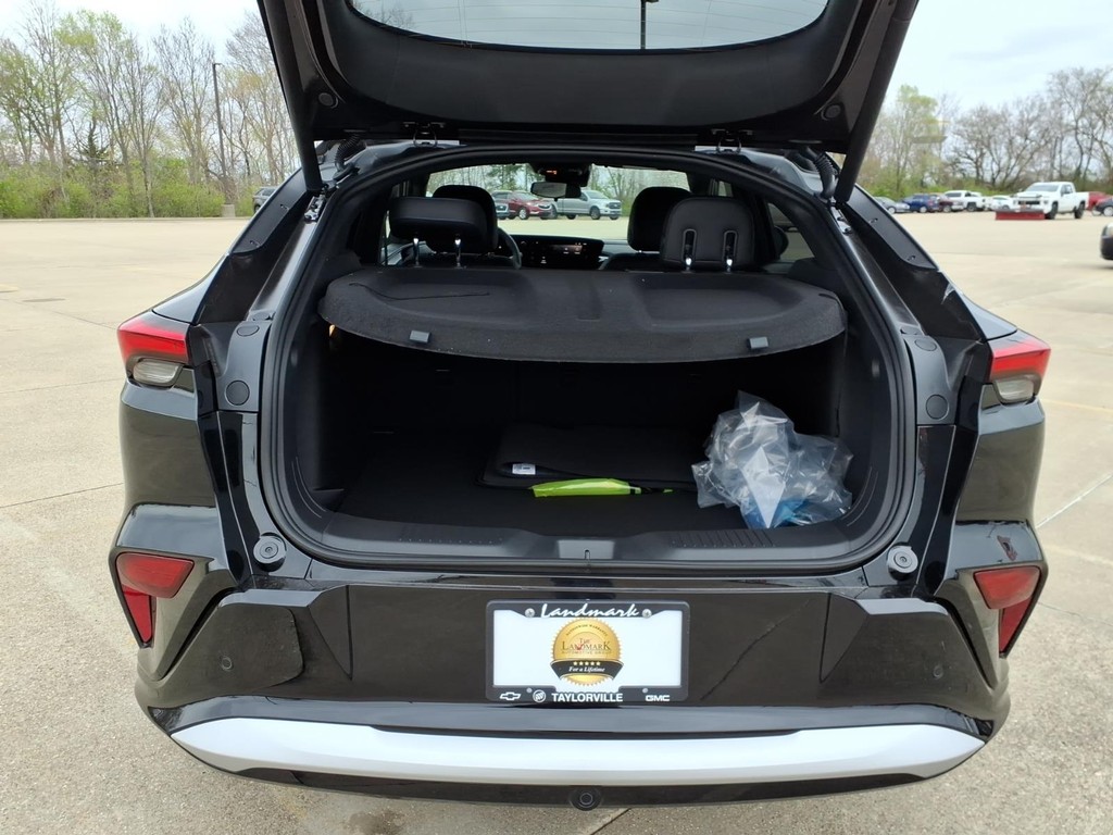 Buick Envista Vehicle Full-screen Gallery Image 19