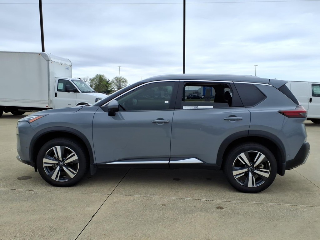 Nissan Rogue Vehicle Full-screen Gallery Image 2