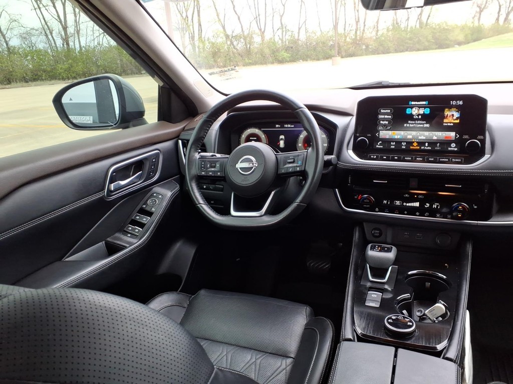 Nissan Rogue Vehicle Full-screen Gallery Image 6