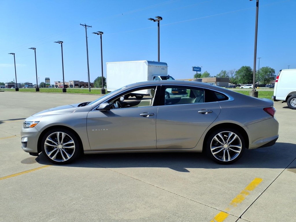 Chevrolet Malibu Vehicle Full-screen Gallery Image 02