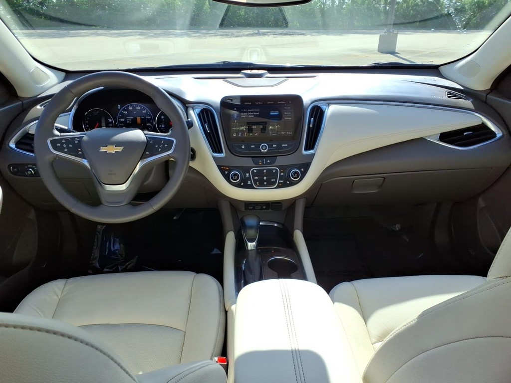 Chevrolet Malibu Vehicle Full-screen Gallery Image 04