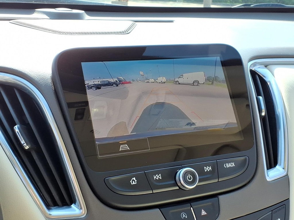 Chevrolet Malibu Vehicle Full-screen Gallery Image 09