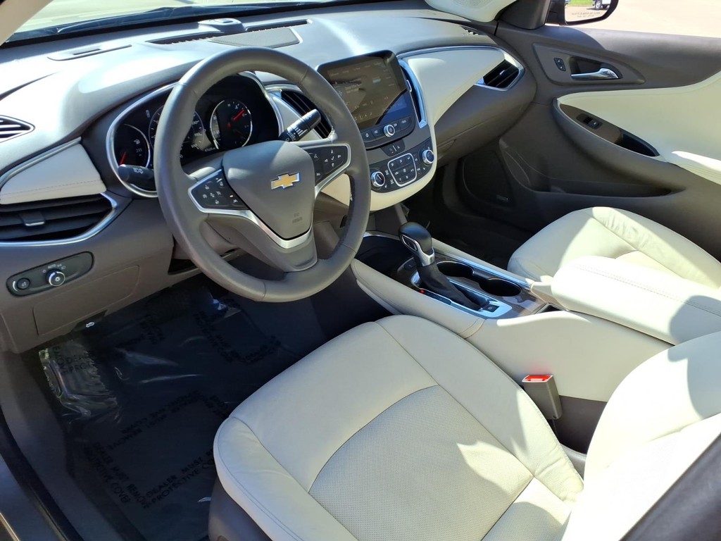 Chevrolet Malibu Vehicle Full-screen Gallery Image 16