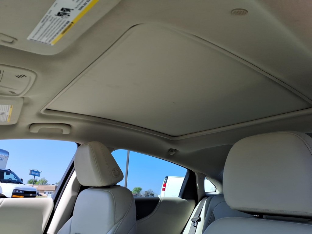 Chevrolet Malibu Vehicle Full-screen Gallery Image 17