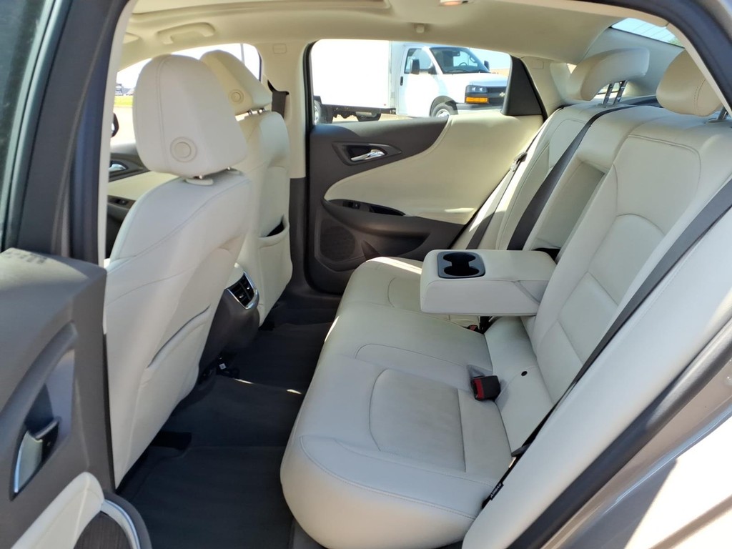 Chevrolet Malibu Vehicle Full-screen Gallery Image 18