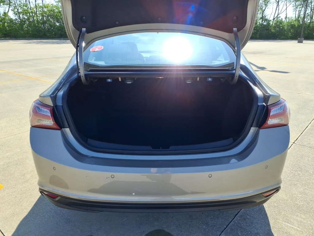 Chevrolet Malibu Vehicle Full-screen Gallery Image 19