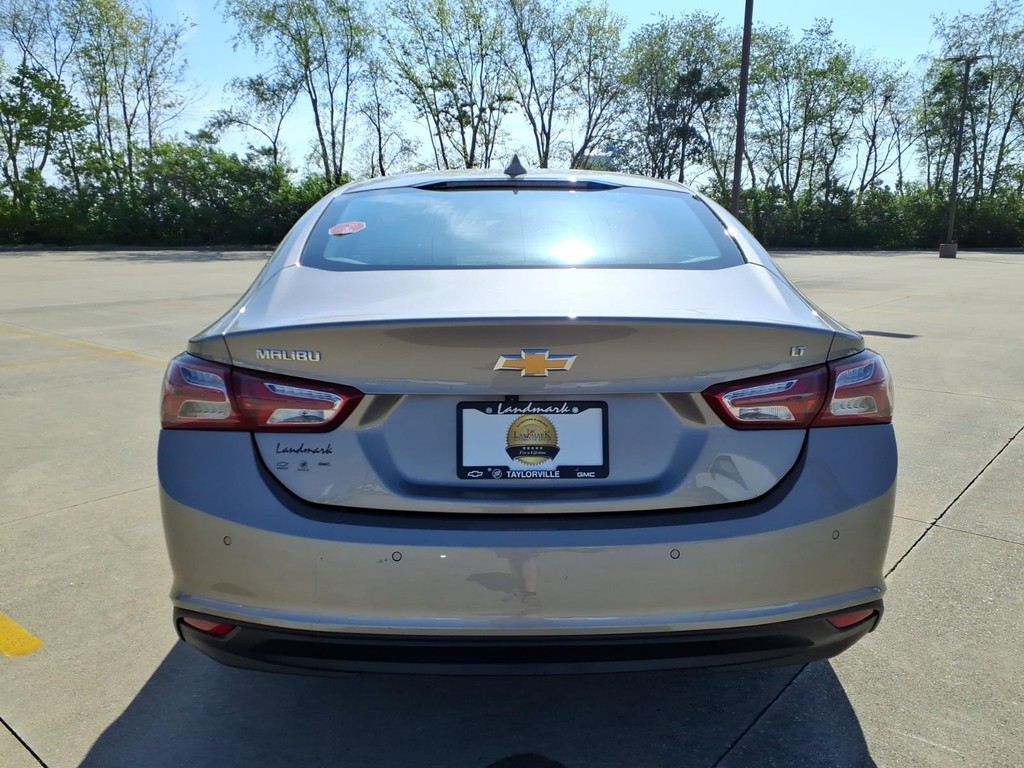 Chevrolet Malibu Vehicle Full-screen Gallery Image 20