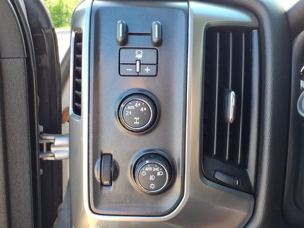 Chevrolet Silverado 1500 Vehicle Full-screen Gallery Image 14