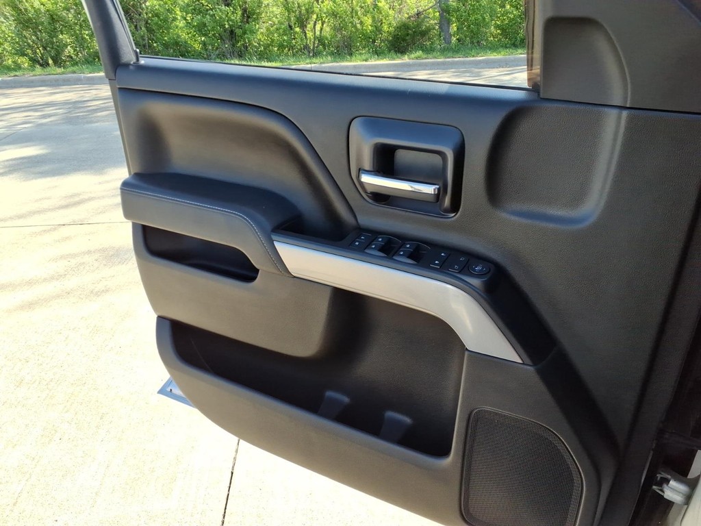 Chevrolet Silverado 1500 Vehicle Full-screen Gallery Image 15