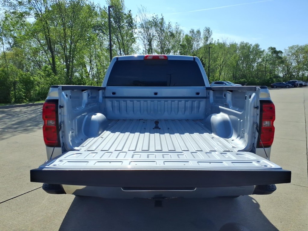 Chevrolet Silverado 1500 Vehicle Full-screen Gallery Image 18