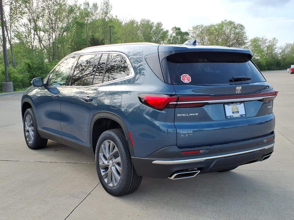 Buick Enclave Vehicle Full-screen Gallery Image 3