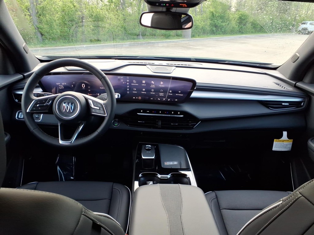 Buick Enclave Vehicle Full-screen Gallery Image 4